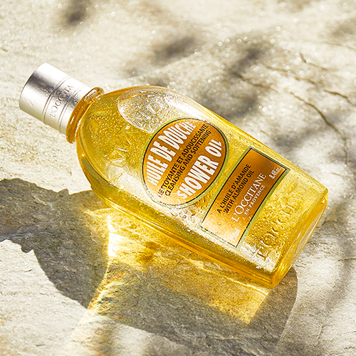 Tous les jours offrez-vous les bienfaits de l'amande et découvrez une peau plus douce jour après jour. Attention, sa senteur gourmande est addictive et tout simplement irrésistible...