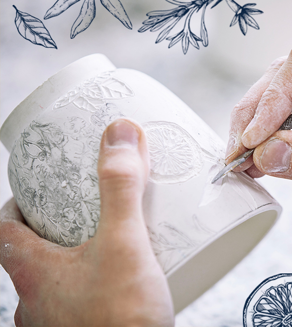 Nous avons fait appel à la Maison Bernardaud, fabriquant de porcelaine à Limoges, pour la conception de notre Diffuseur de Lumière. 