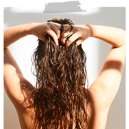 #1 Pour le shampooing, je masserai mon cuir chevelu avec le bout des doigts. 